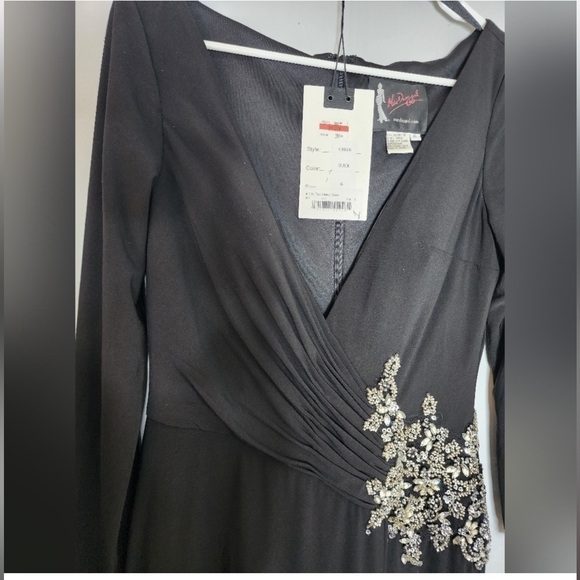 Mac Duggal NWT black FLORAL EMBELLISHED
FAUX WRAP JERSEY GOWN size 6 - Picture 10 of 11